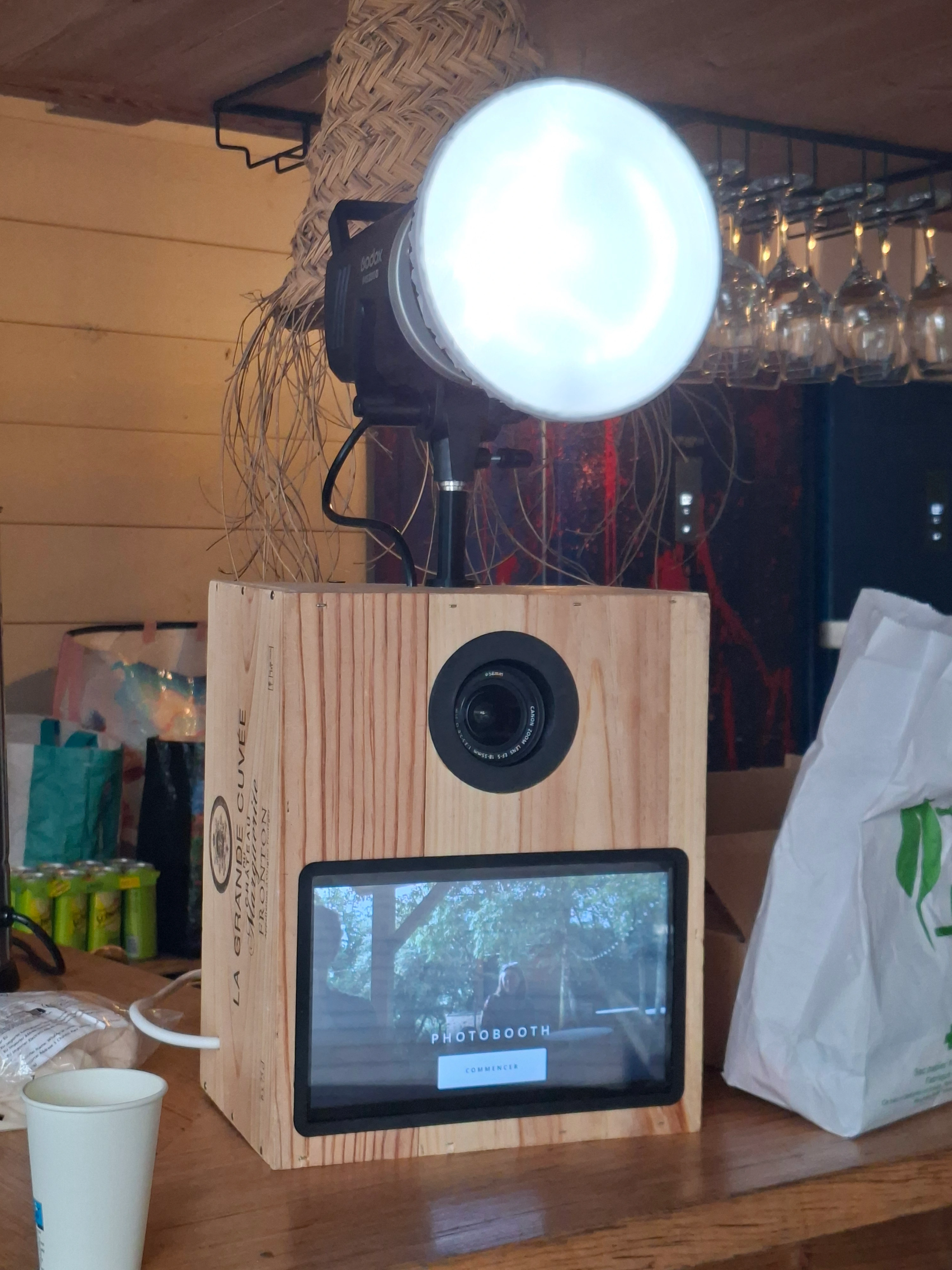 First time in action, live view and COMMENCER on the screen